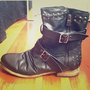 Aldo black distressed boots